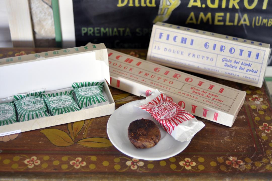 Packets of girotti figs on a table